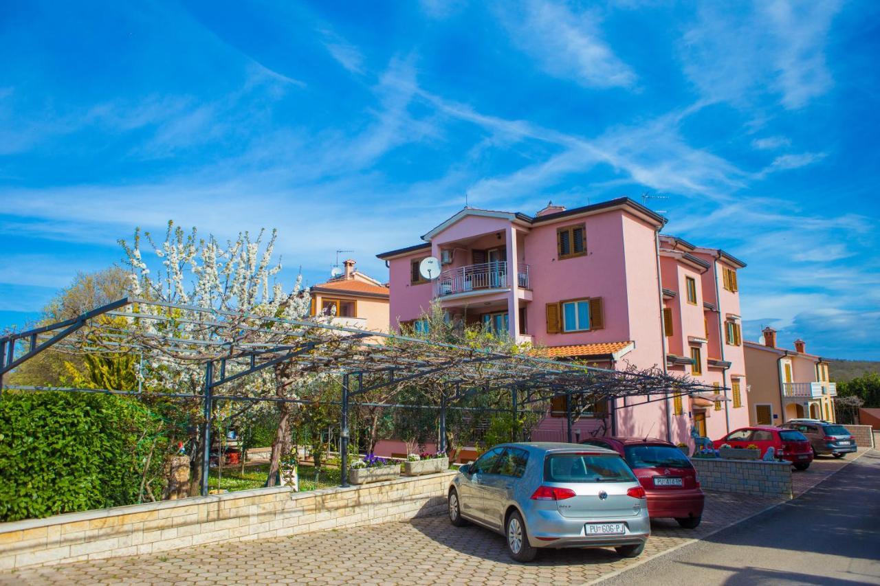 Apartments Lorena Poreč Exterior foto