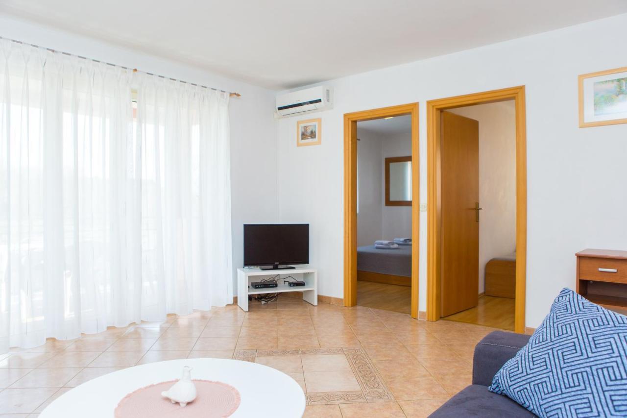 Apartments Lorena Poreč Exterior foto