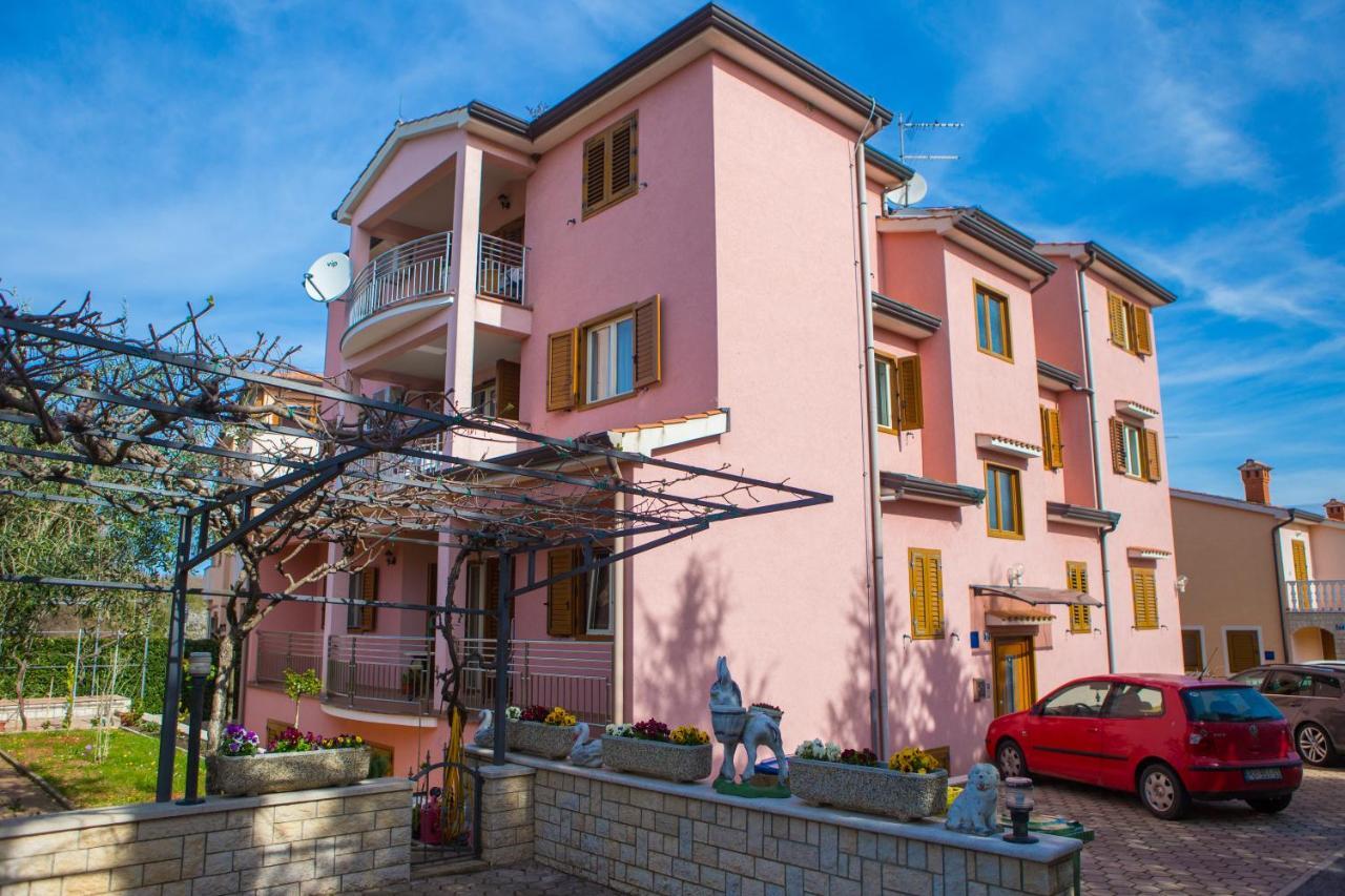 Apartments Lorena Poreč Exterior foto