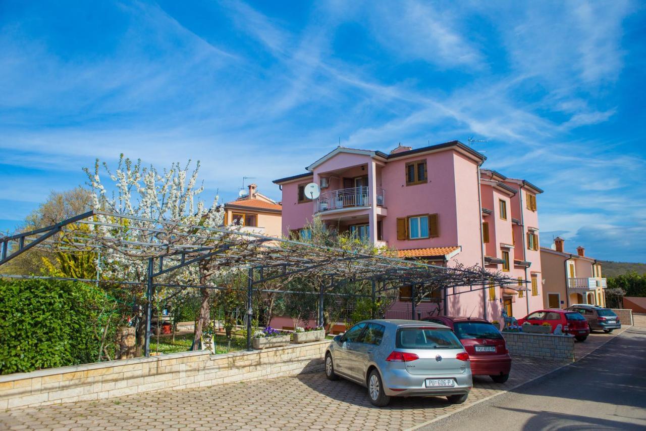 Apartments Lorena Poreč Exterior foto
