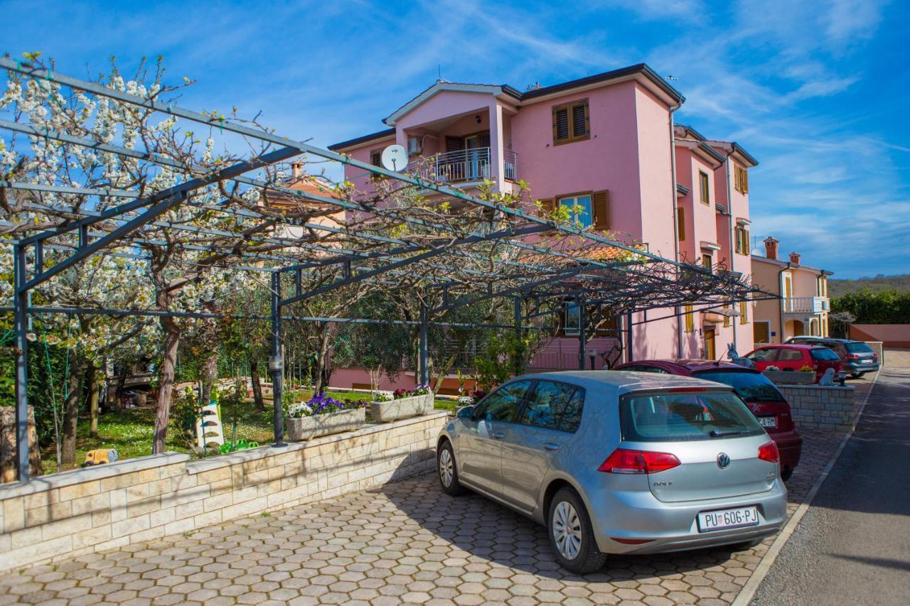 Apartments Lorena Poreč Exterior foto