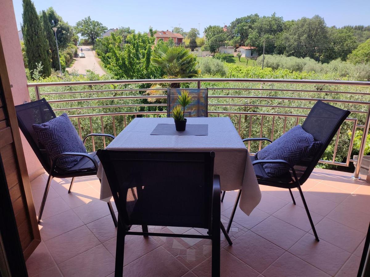 Apartments Lorena Poreč Exterior foto