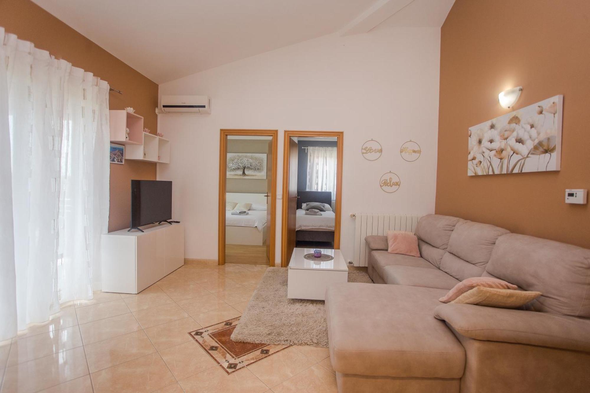 Apartments Lorena Poreč Exterior foto