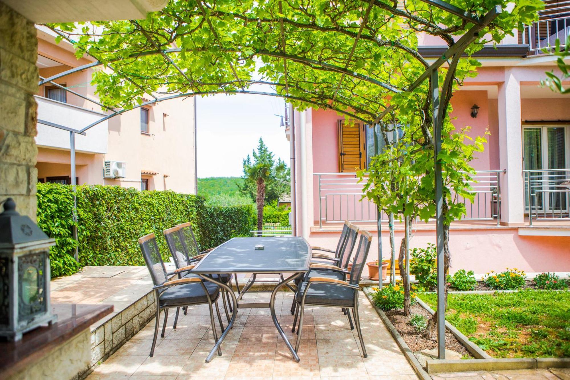 Apartments Lorena Poreč Exterior foto